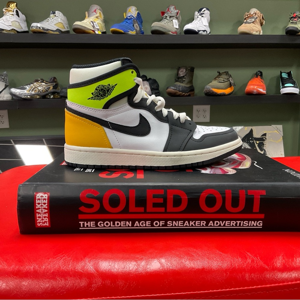 AIR JORDAN 1 RETRO HIGH VOLT SZ 4 USED NO BOX